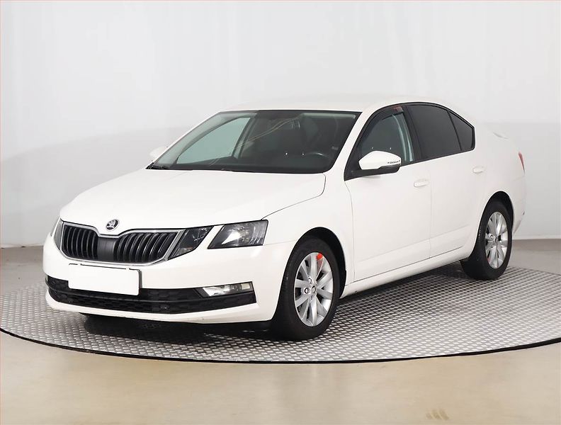 Škoda Octavia (2018) 1.6 TDI, Tempomat - fotka 2 z 22