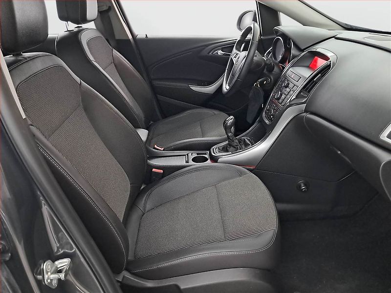 Opel Astra (2012) 1.4 T, Tempomat, Park. senzory - fotka 9 z 17