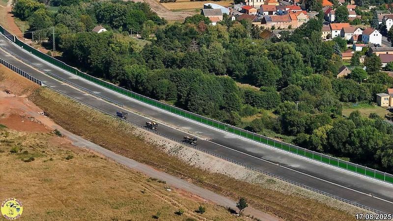 Stavba obchvatu Hořoviček v srpnu.