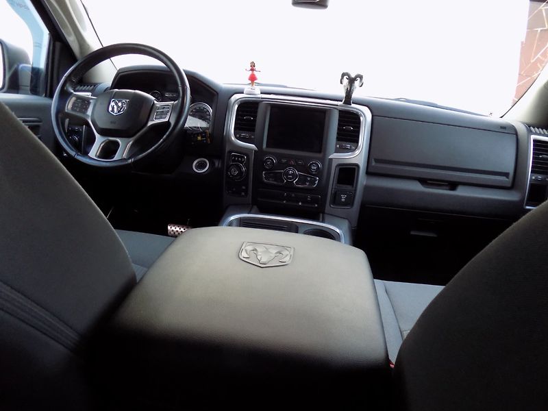Dodge RAM 1500 (2022) 5.7 HEMI/CREW CAB/ČR/DPH/LED/ - fotka 20 z 40