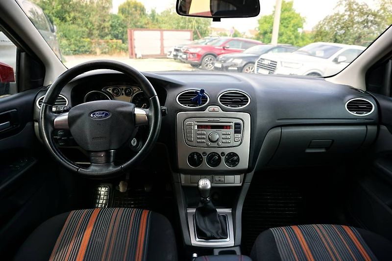 Ford Focus (2009) TREND 1,6 16V 74 kW - fotka 22 z 36