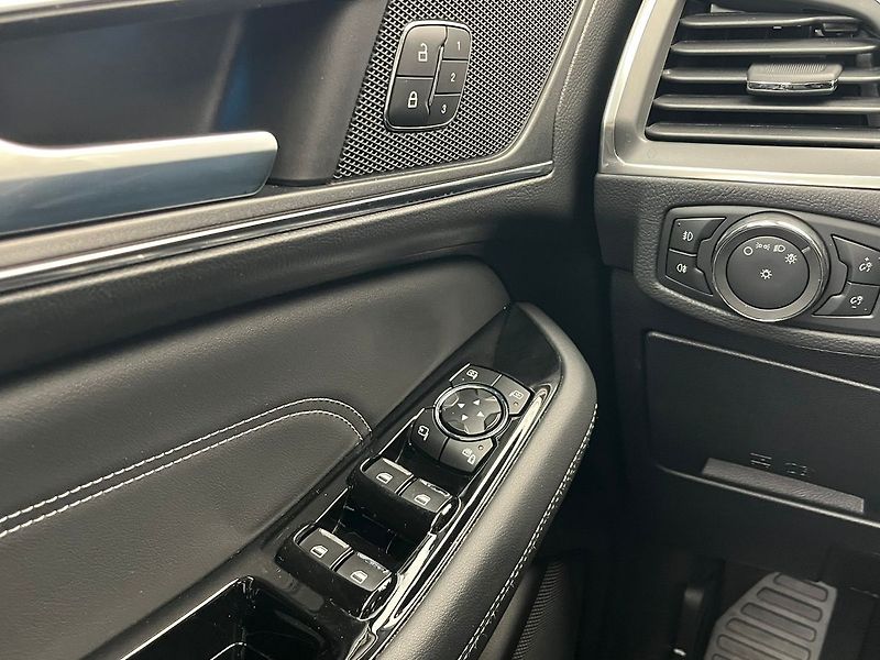 Ford Galaxy 2.5 HEV TITANIUM 7 míst - fotka 11 z 58