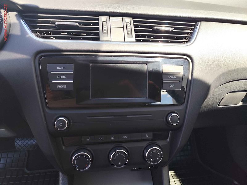 Škoda Octavia (2015) 1.2 TSI, ČR, DSG, AC - fotka 11 z 20