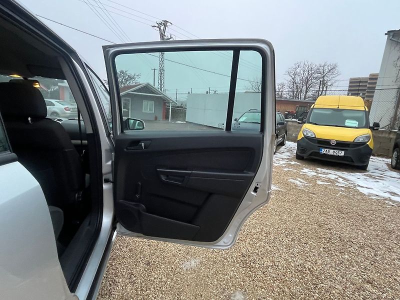 Opel Zafira 1.9cdti 88kw+7.míst - fotka 18 z 29