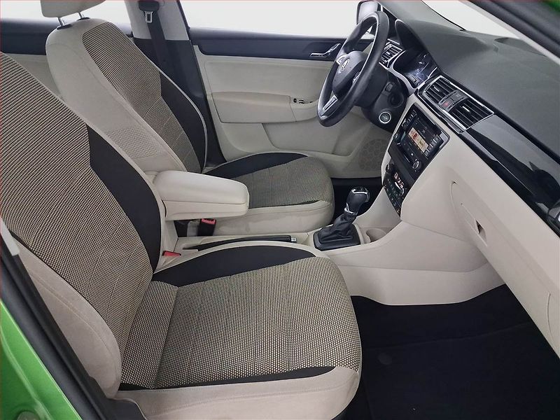 Škoda Rapid (2016) Spaceback 1.4 TSI, Automat - fotka 9 z 17