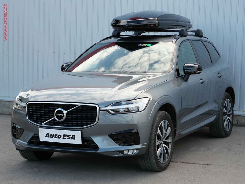 Volvo XC60 (2019) 2.0 D 4x4, R-design, AT, LED - fotka 3 z 24