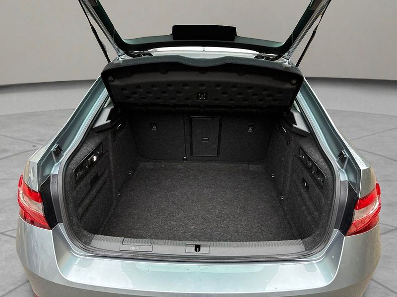 Škoda Superb 2.0 TDI 4x4 STYLE 140 kW DSG - fotka 25 z 40