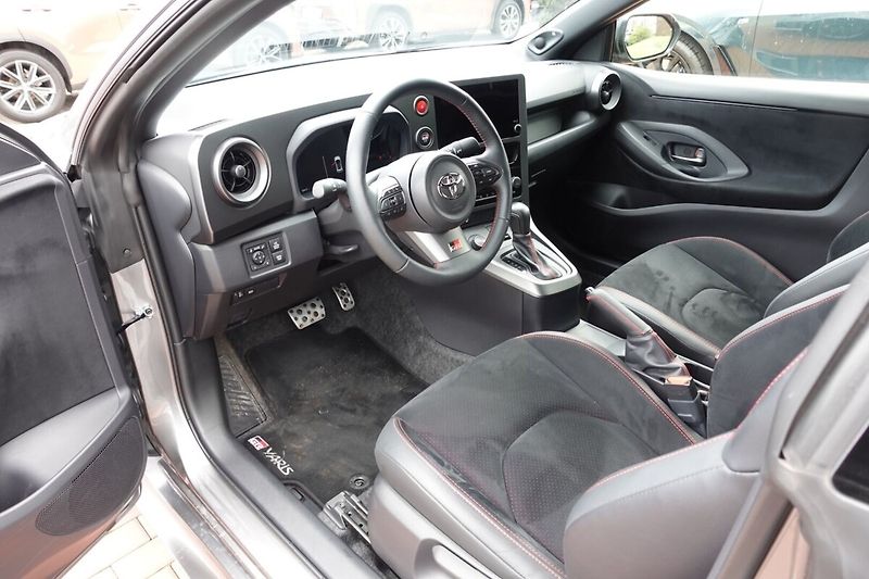 Toyota GR Yaris 1.6Turbo 8AT 4X4 Dynamic + VIP - fotka 11 z 33