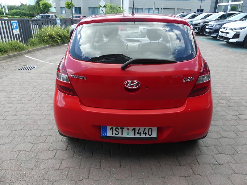 Hyundai i20 (2009) 1,2 i - fotka 6 z 18