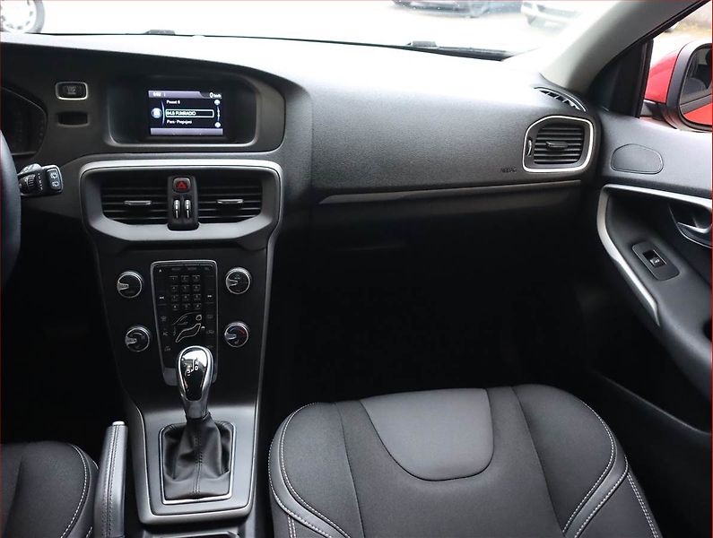Volvo V40 (2019) 1.5 T3, Automat, Serv.kniha - fotka 8 z 19