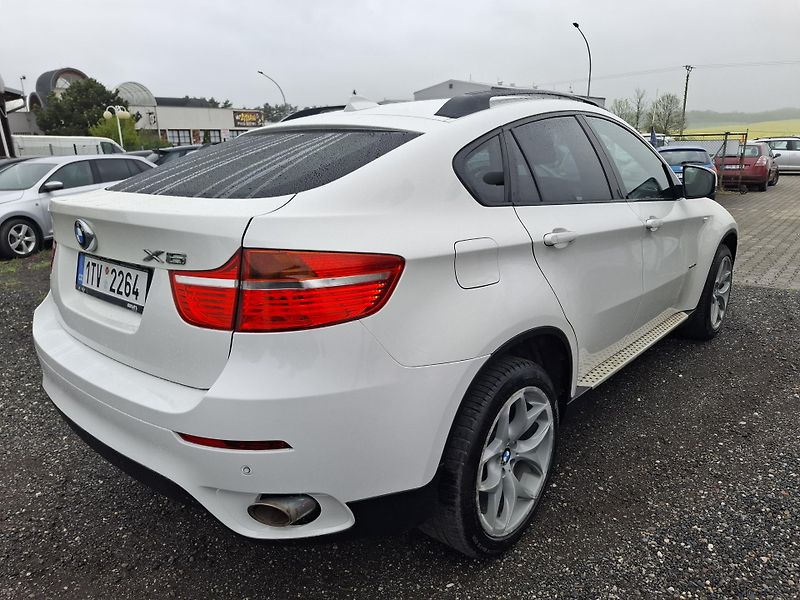BMW X6 XDRIVE 40D - fotka 2 z 15