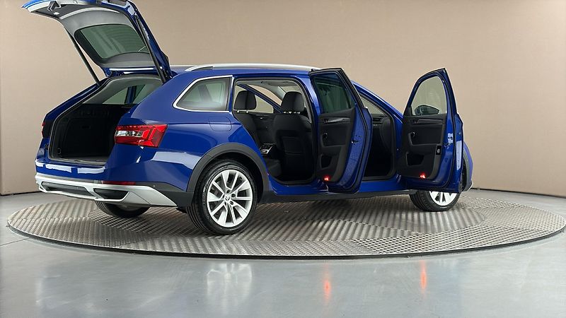 Škoda Superb 2.0 TDI DSG 4x4 Scout Combi - fotka 6 z 33