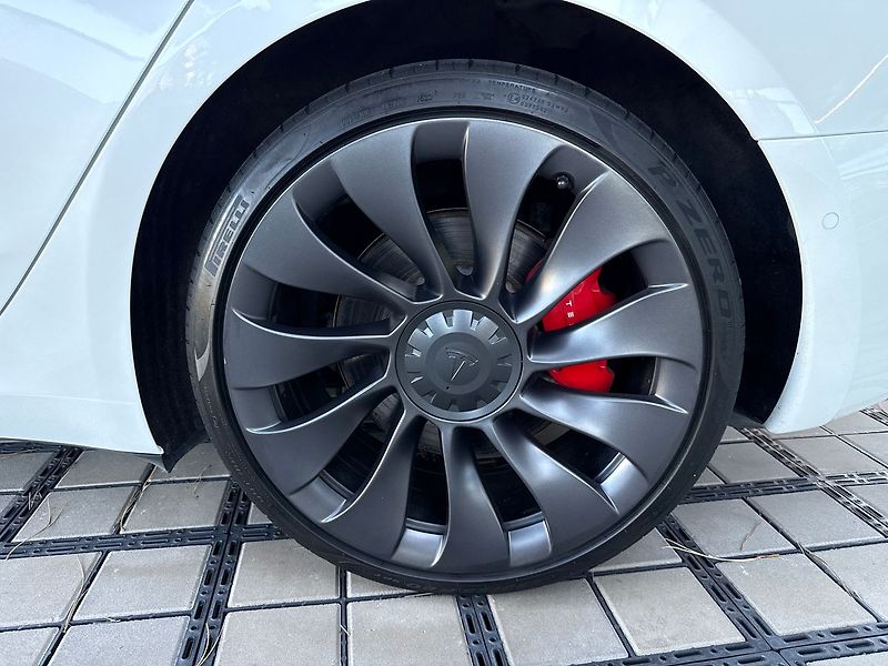 Tesla Model 3 Performance - fotka 7 z 39