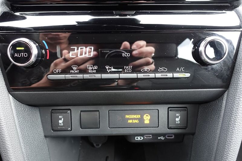 Toyota Yaris Cross 1,5 HEV Style - fotka 23 z 33