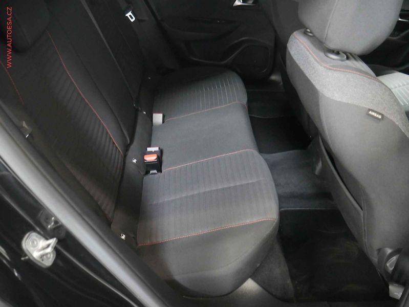 Peugeot 2008 (2020) 1.2PT, 1.maj,ČR, servis.kniha - fotka 11 z 20
