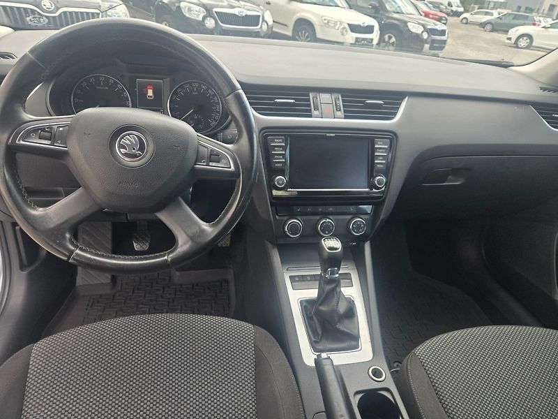 Škoda Octavia (2013) 2.0 TDI Elegance, Odpočet DPH - fotka 12 z 27