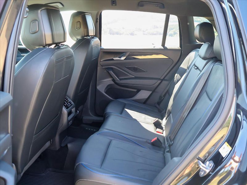 Volkswagen Tiguan 2,0 TDI 142kW DSG R-Line DPH - fotka 15 z 38