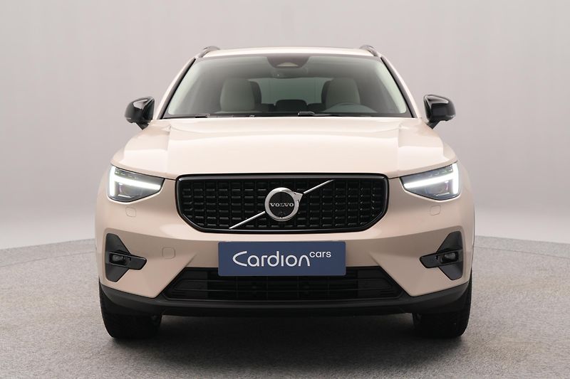 Volvo XC40 (2026) B3 AUT DARK ULTRA - fotka 13 z 21