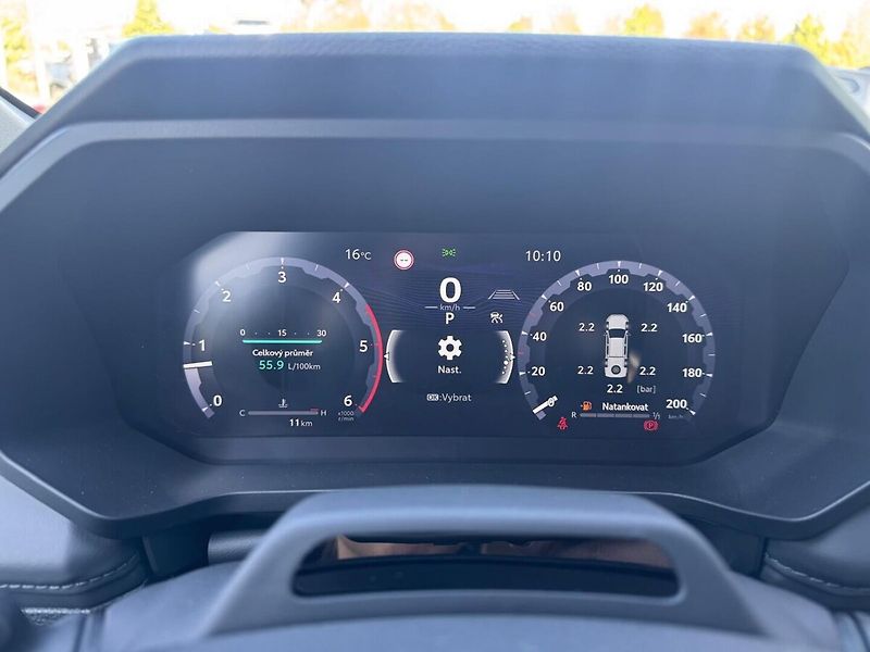 Toyota Hilux 2.8 Invincible - fotka 11 z 13