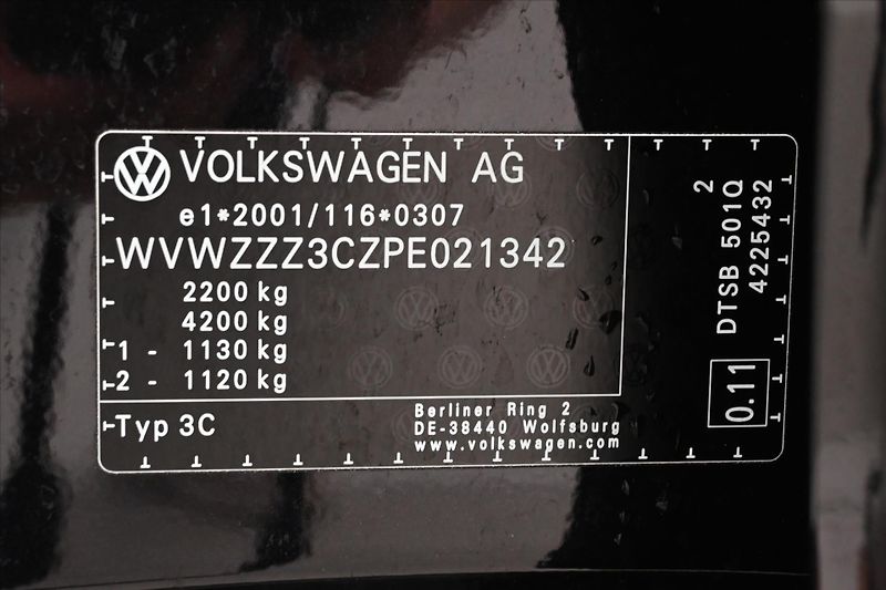 Volkswagen Passat 2,0 TDI 110kW DSG Business Zár - fotka 12 z 32