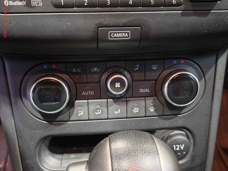 Nissan Qashqai (2012) 1.6i, ČR, AT, navi - fotka 17 z 20
