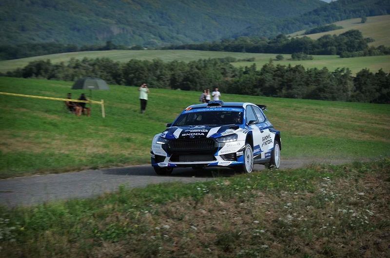 V rámci přípravy na víkendový 53. ročník Barum Czech Rally Zlín absolvovala třicítka pilotů úterní test na trati Ludkovice - Biskupice.