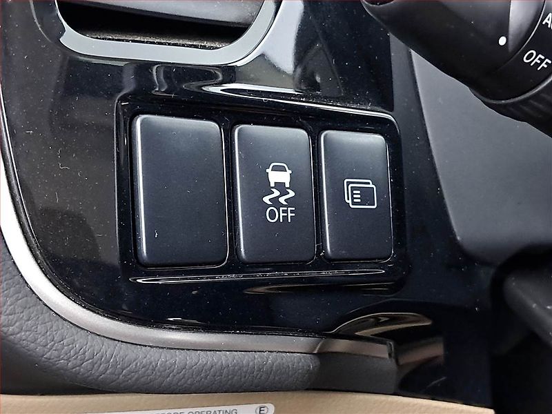 Mitsubishi Outlander (2015) 2.2 DI-D, 4X4, 7 míst, ČR - fotka 19 z 25