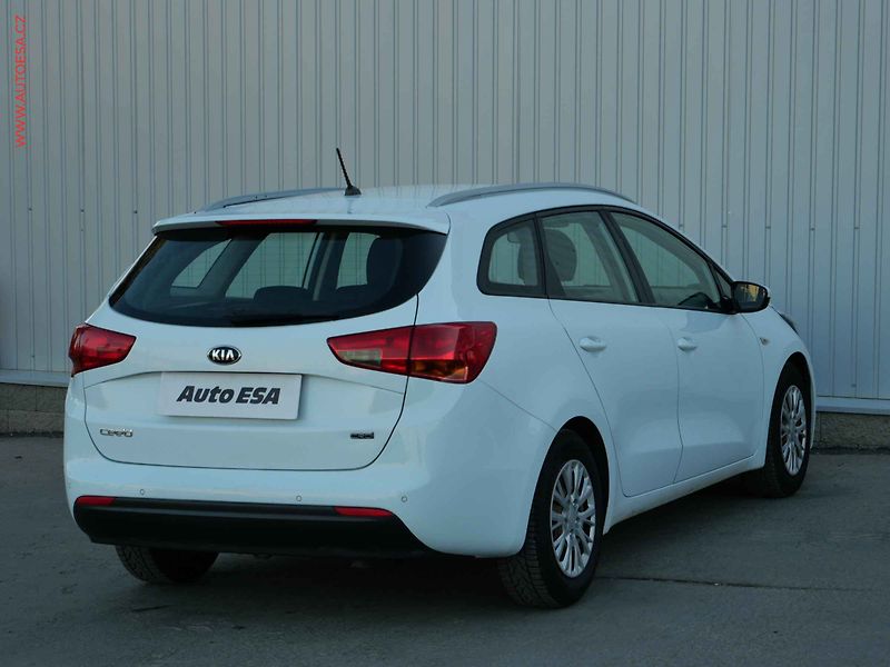 Kia Ceed (2017) 1.6CRDi, ČR, AC, tempo, park - fotka 4 z 18