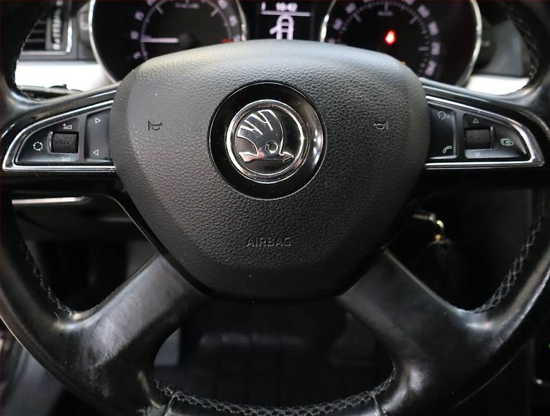 Škoda Superb (2015) Style 2.0 TDI, Navi, Xenony - fotka 21 z 22