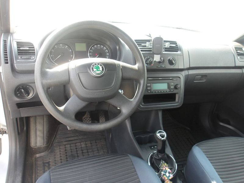 Škoda Fabia 1,2TSi 63kW ČR KLIMA ! - fotka 22 z 36
