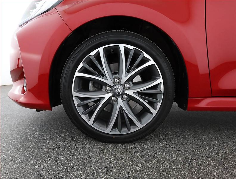 Toyota Yaris (2023) Executive 1.5 VVT-i, ČR,1.maj - fotka 17 z 17