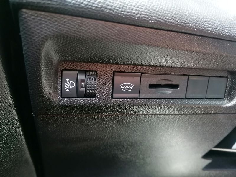 Peugeot 308 (2022) 1.5 BlueHdi Allure A/T - fotka 20 z 29