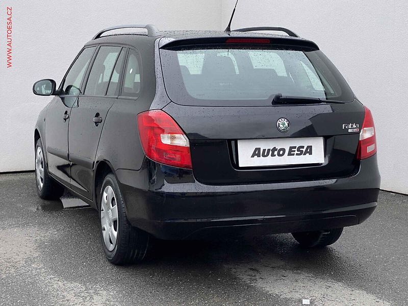 Škoda Fabia (2009) 1.6 16V, Ambiente, +kola - fotka 6 z 17