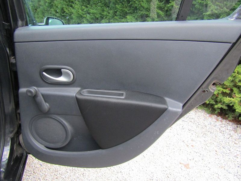 Renault Clio (2013) 1.2i 55kW  ZIMNÍ PNEU - fotka 23 z 34