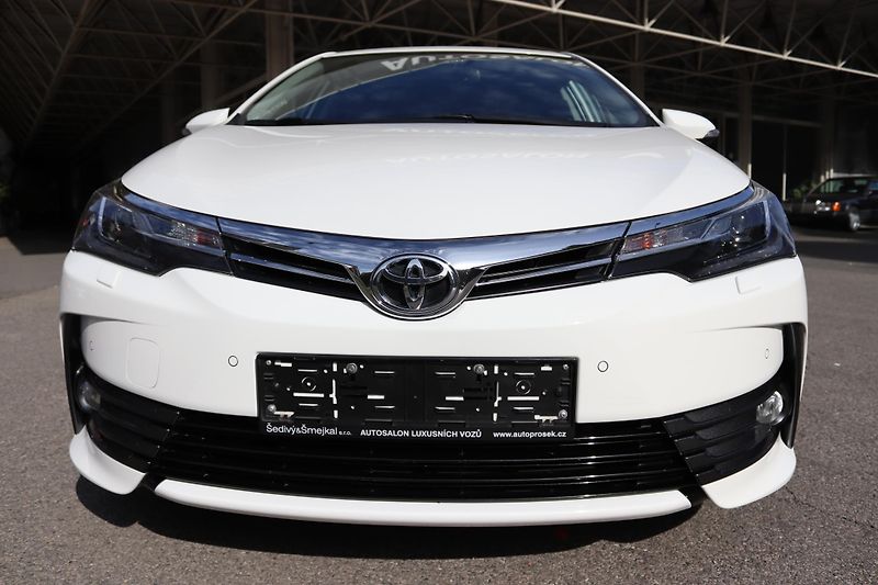 Toyota Corolla (2018) Toyota Corolla Sedan 1.6 - fotka 4 z 60