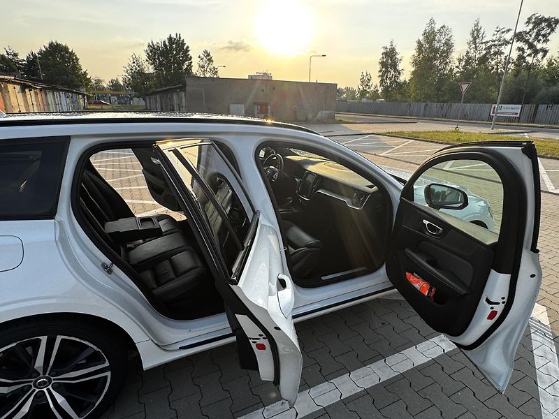 Volvo V60 (2019) Volvo V60 T5 R-Design | 184 kW - fotka 10 z 23