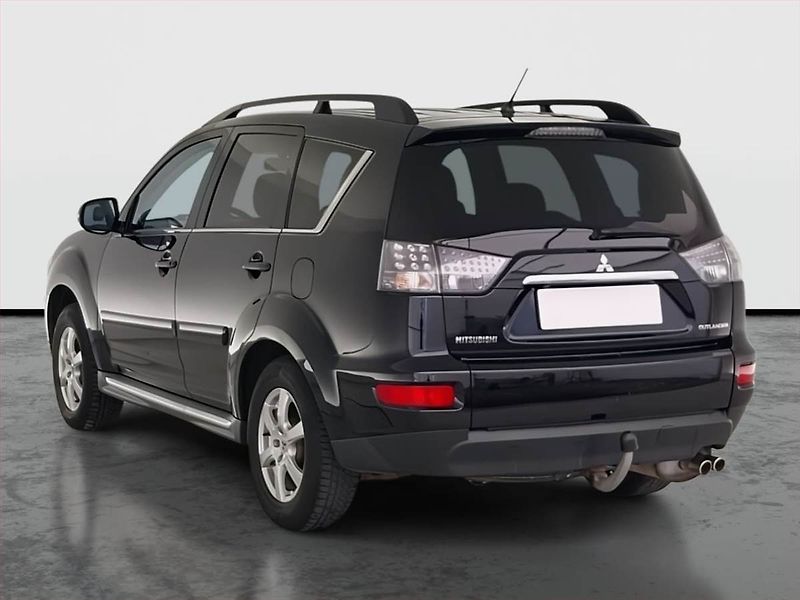 Mitsubishi Outlander (2011) 2.2 DI-D, 4X4, 7 míst - fotka 4 z 27