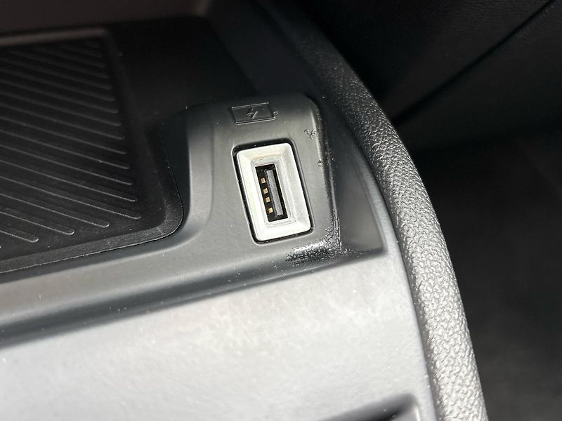 Citroën C4 (2023) Shine 1.2 PureTech 130 EAT8 - fotka 40 z 58