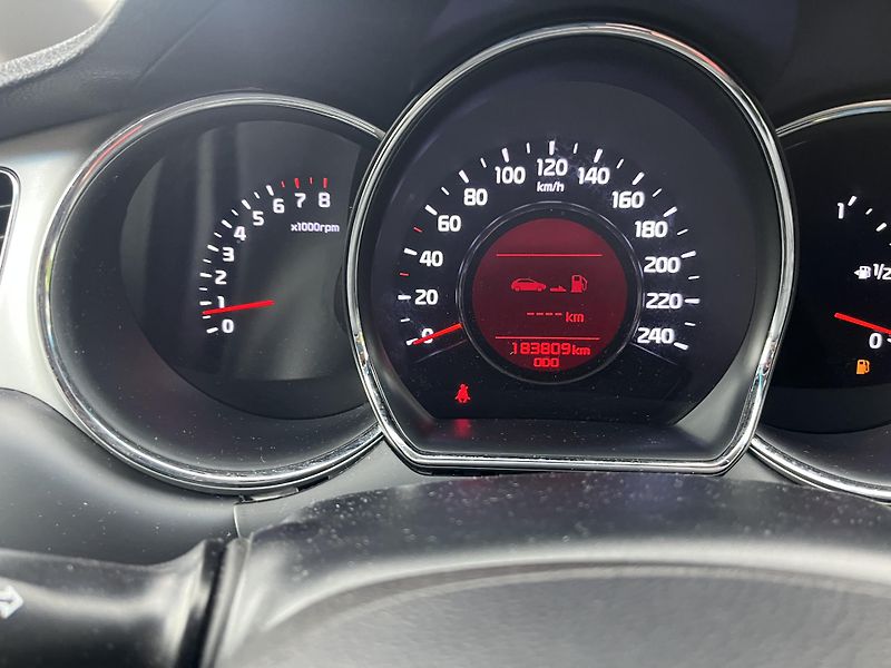 Kia Ceed (2015) 1,6 GDi 99 Kw ČR!!! - fotka 13 z 19