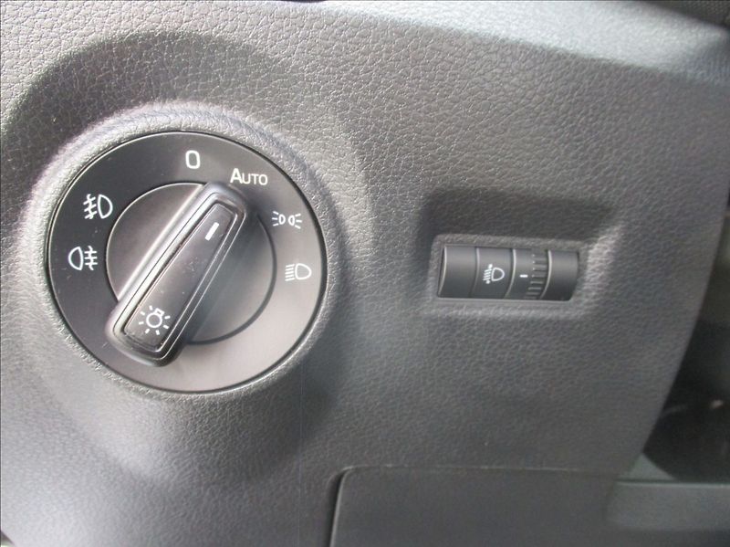 Škoda Fabia 1,0 TSI, klima,servis,1.maj,CZ - fotka 25 z 31