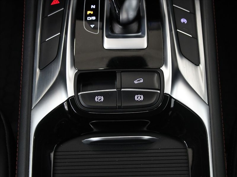 MG HS 1,5 TGI DCT Excite 7L.Zár ČR - fotka 15 z 22