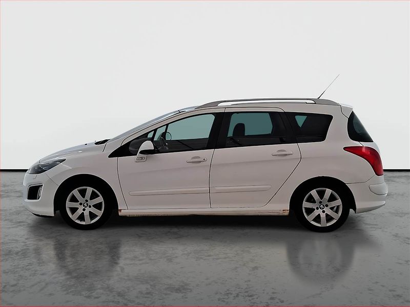 Peugeot 308 (2012) 1.6 HDi, 7 míst, jezdí výborně - fotka 3 z 17