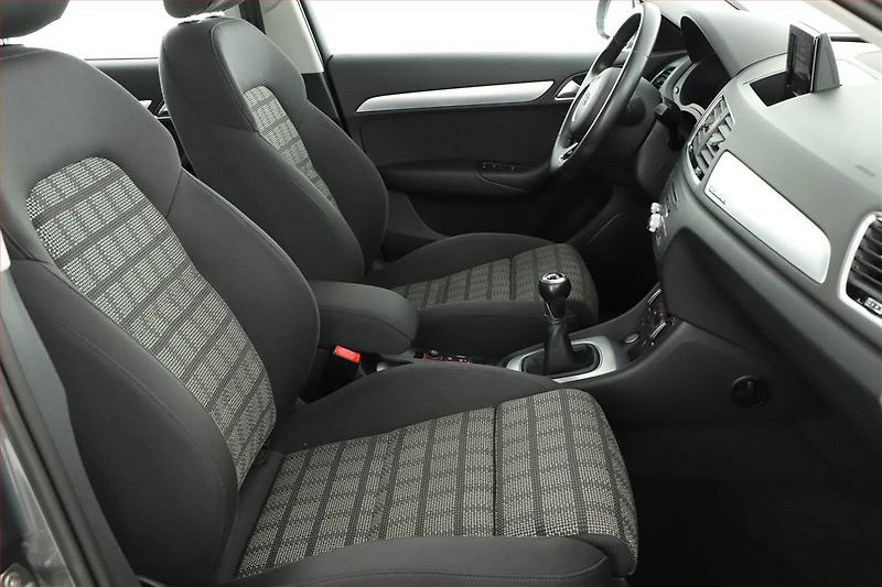 Audi Q3 (2015) 2.0 TDI, 4X4, Navi, Bi-Xenony - fotka 7 z 17