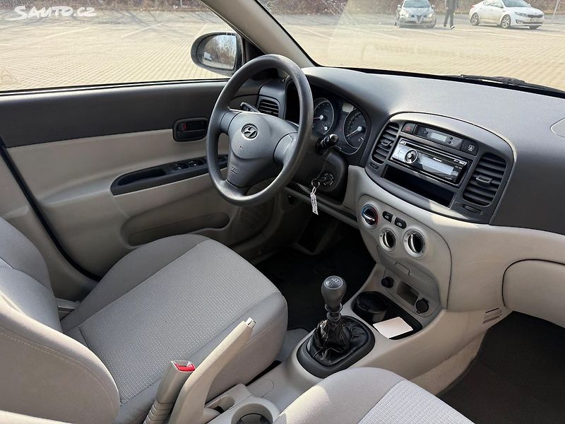 Hyundai Accent (2008) 1.6i, 82kw Původ ČR 1. maj. - fotka 10 z 21
