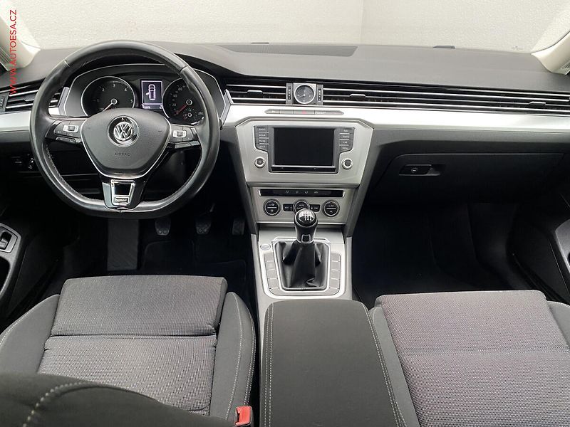 Volkswagen Passat (2015) 2.0 TDi, Comfortline, navi - fotka 8 z 18