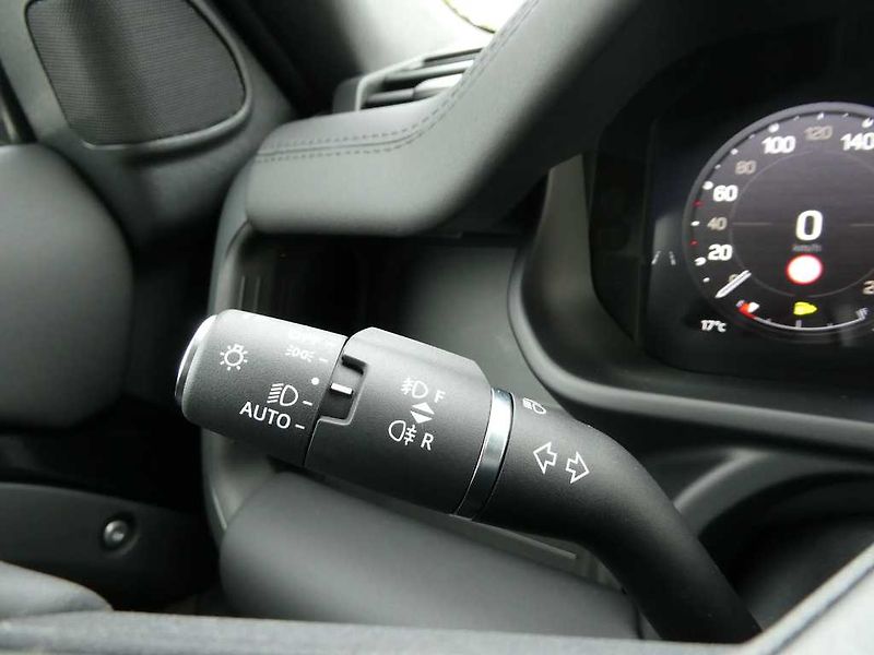 Land Rover Defender 110 3,0 X-Dynamic SE D250 - fotka 21 z 37