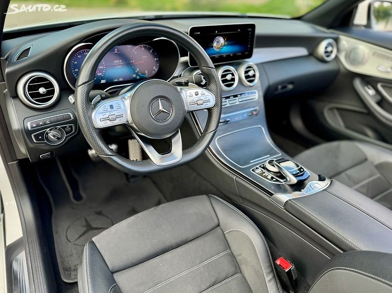 Mercedes-Benz Třídy C CABRIO 300d AMG - fotka 11 z 49