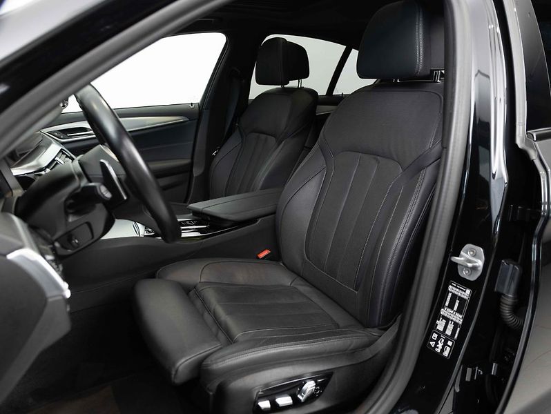 BMW Řada 5 540d xDrive - fotka 18 z 22