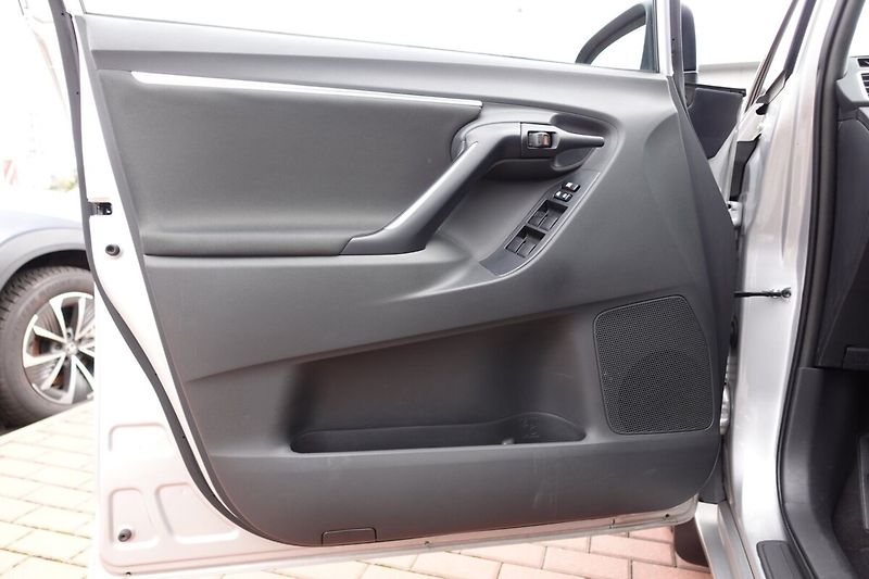 Toyota Verso 1,8VVTi 108kW 6M/T Active Supe - fotka 8 z 26