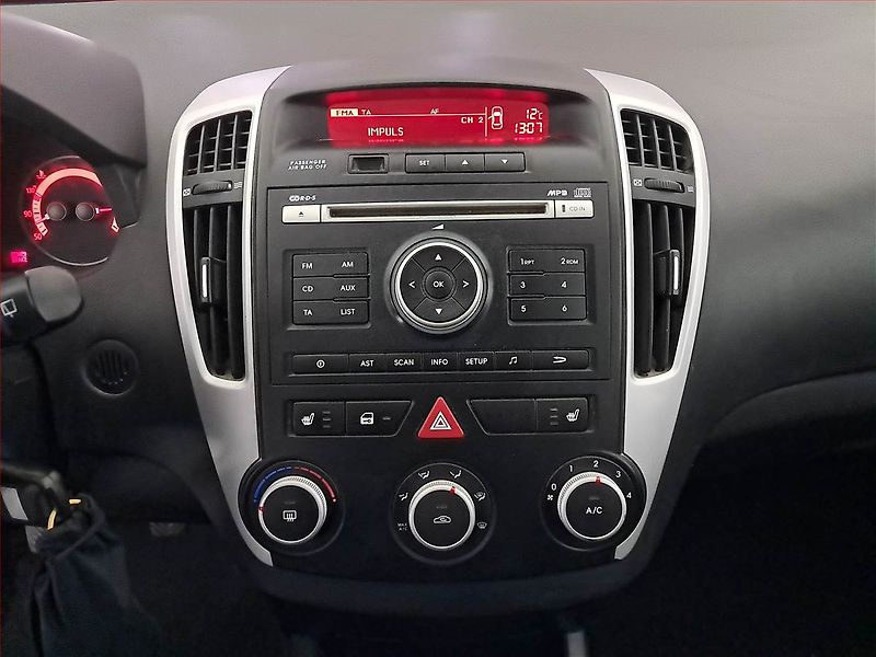 Kia Ceed (2010) 1.6 CVVT, Serv.kniha, po STK - fotka 12 z 16